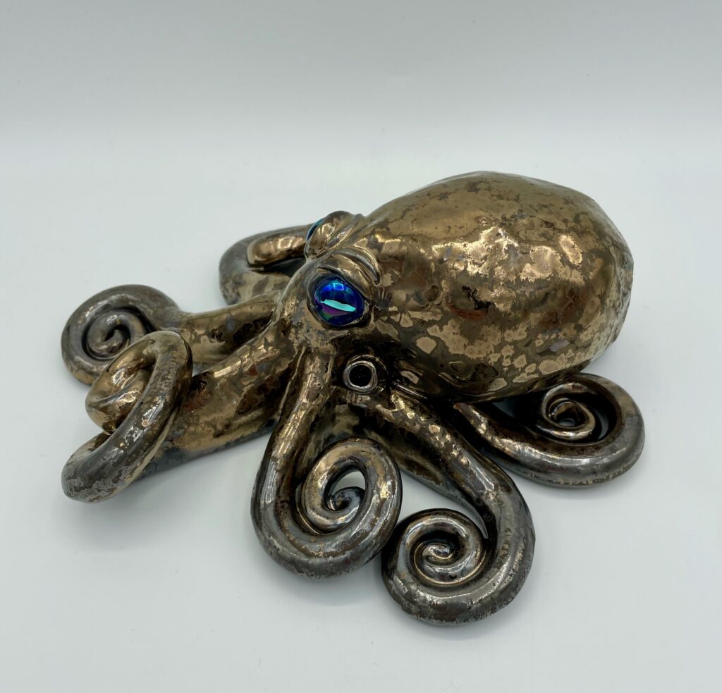 GOLDEN OCTOPUS -- SIDE VIEW